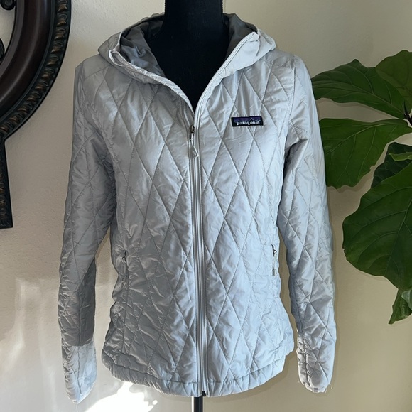 Patagonia Women’s Nano Puff Primaloft Hooded Jacket Coat in Light Gary Medium - Picture 6 of 16